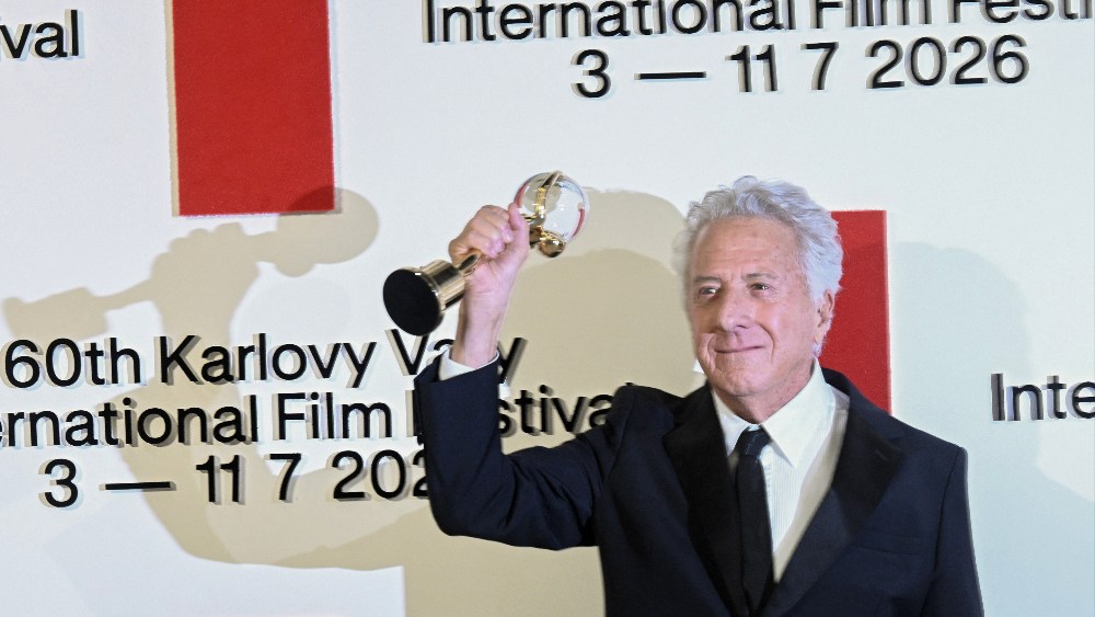 Dustin Hoffman Recalls Robert Redford While Getting Karlovy Vary Award