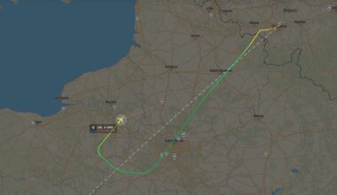 Ryanair flight FR1386 to Porto is declaring an emergency and diverting to Paris BVA
