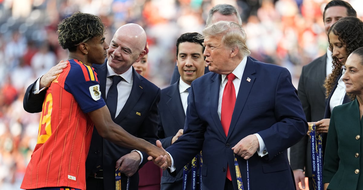 Trump and Infantino booed before US president attempts to crash Spain celebrations – The Irish Times