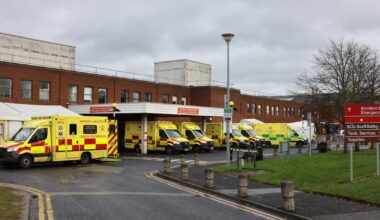 ‘Misadventure’ finding in case of man who died after fall from Beaumont Hospital balcony – The Irish Times