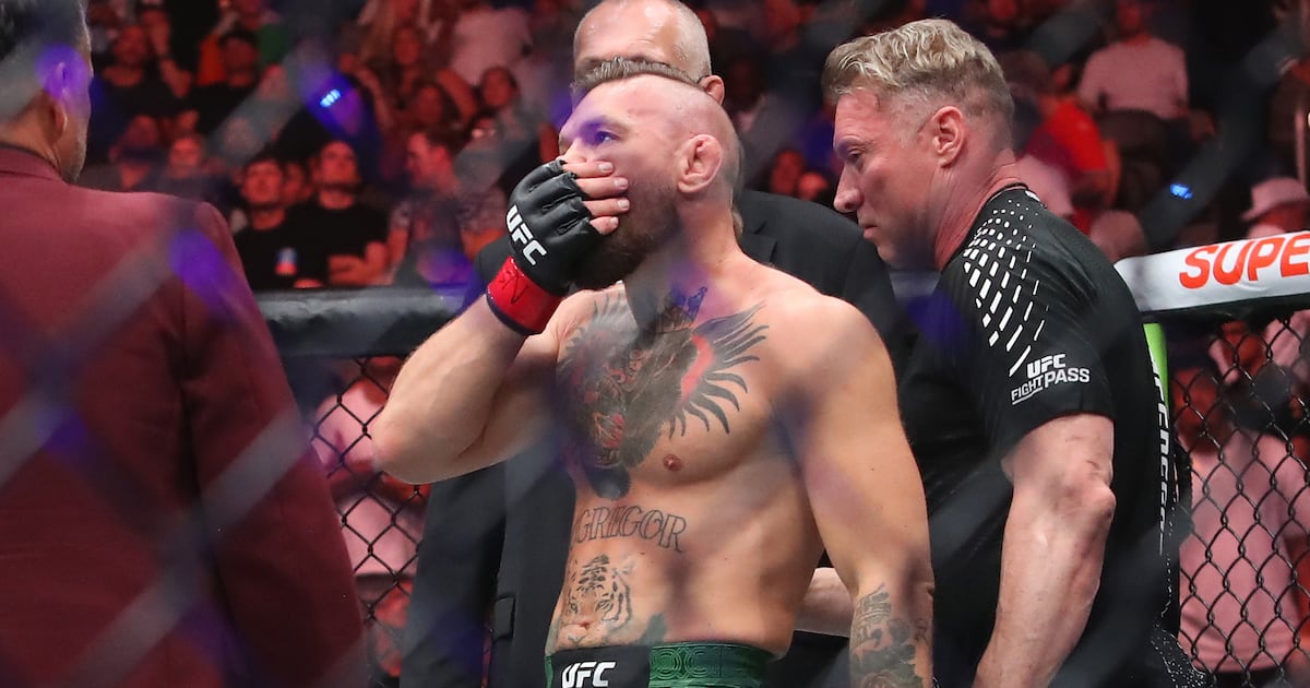 Conor McGregor’s long-awaited UFC return ends after 69 seconds with knee injury – The Irish Times