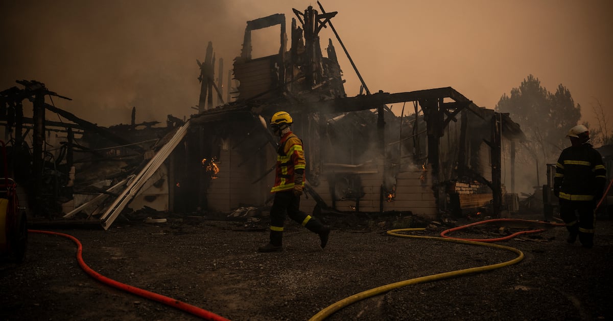 Wildfires: France orders evacuation of tourist hotspot as Spain declares national emergency – The Irish Times