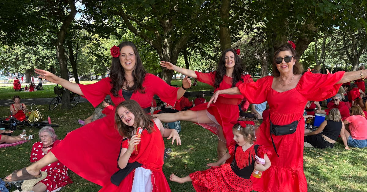 Hundreds of Kate Bush ‘Cathys’ dance in Fairview Park for Wuthering Heights Day – The Irish Times