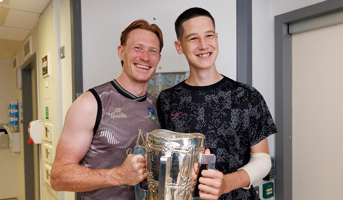 William O’Donoghue 2pictured with Dan O'Reilly (15) from Kildare as the Limerick All Ireland Hurling Champions visit Crumlin Children’s Hospital with the Liam McCarthy Cup. Pic: Andres Poveda