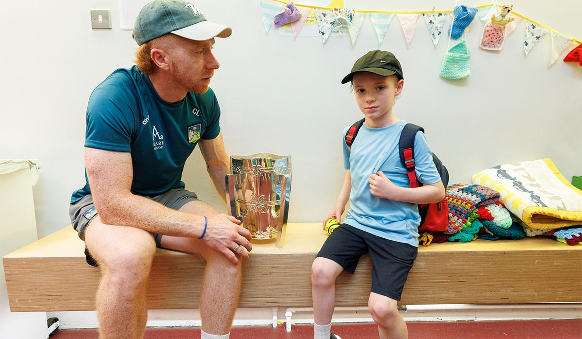 Pictured as the Limerick All Ireland Hurling Champions visit Crumlin Children’s Hospital with the Liam McCarthy Cup is Captain Cian Lynch with Dónall McGinley (6) from Dublin. Pic: Andres Poveda