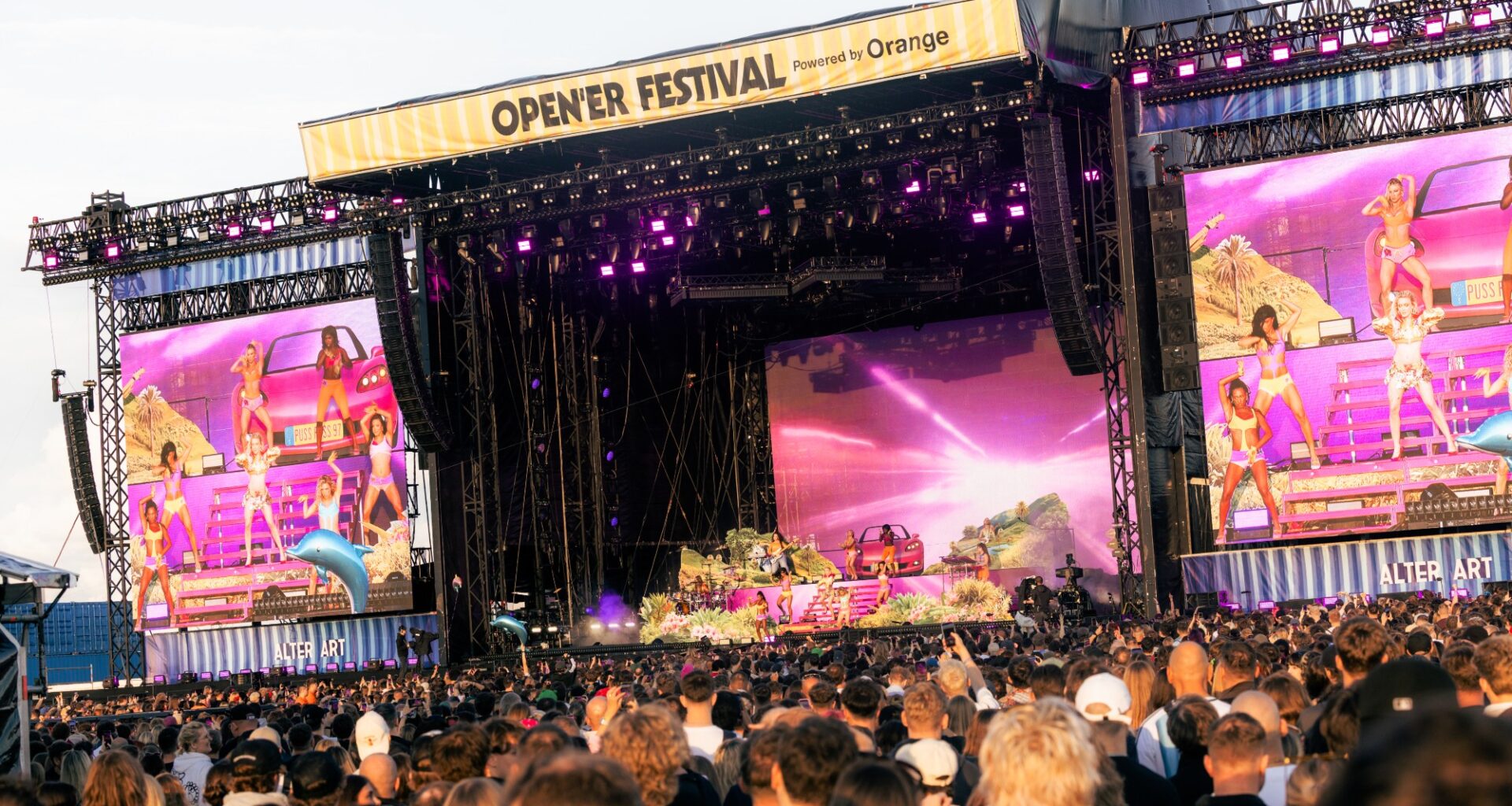 JENNIE performs new songs during Open’er 2026 headline set