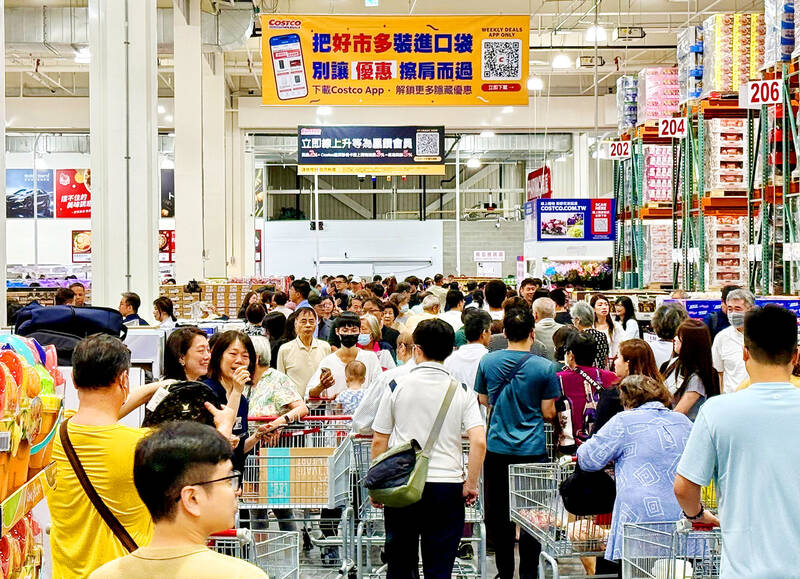 Consumers remain upbeat on economy