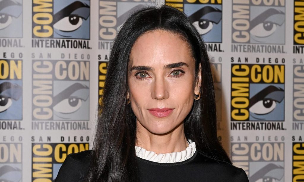 Jennifer Connelly Returns to ComicCon in a LBD (PHOTOS)