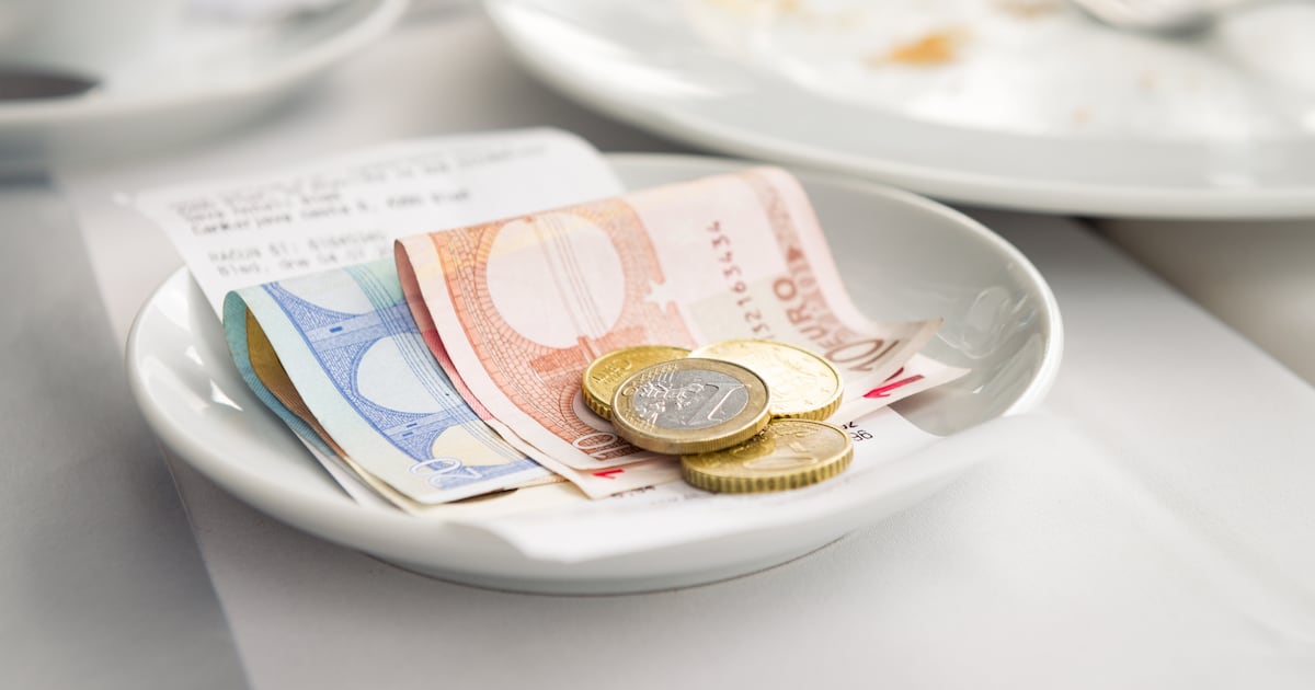 Witnesses in cafe tips row unable to explain mystery card machine which pulled in €5,000 in 18 months – The Irish Times