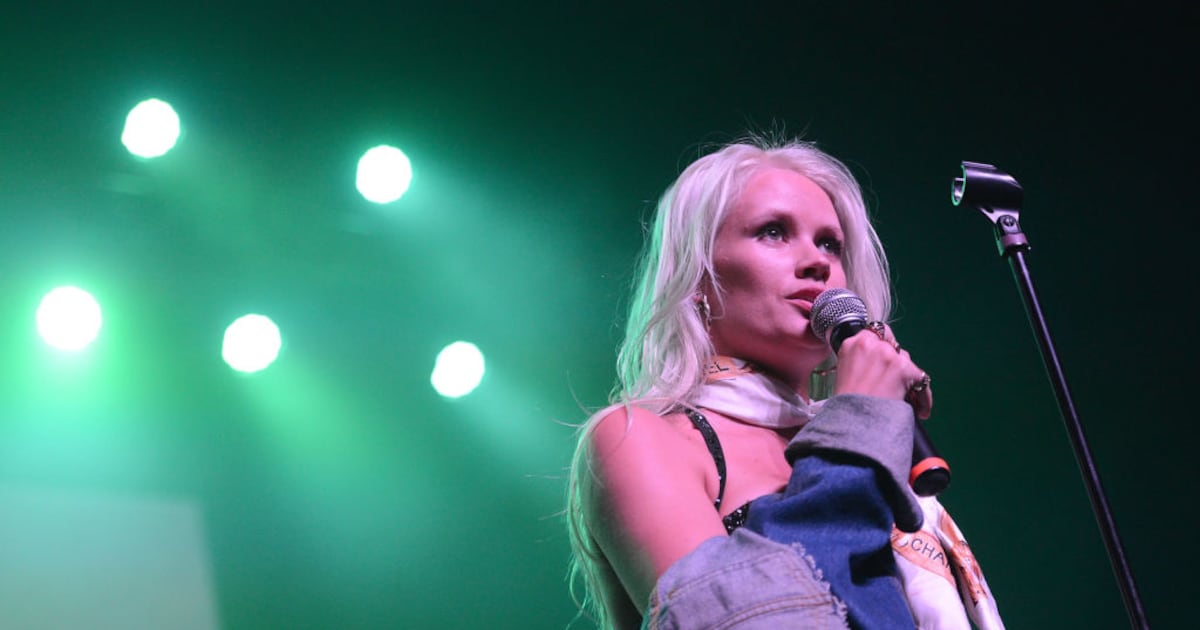 Lauren Bennett: Party Rock Anthem singer dies aged 37 – The Irish Times