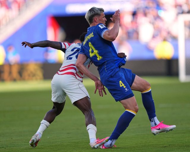 United States' Folarin Balogun (20) puts his foot down on Bosnia's Tarik Muharemovic (4) during the World Cup round of 32 soccer match between the United States and Bosnia in Santa Clara, Calif., near San Francisco, Wednesday, July 1, 2026. (AP Photo/Martin Meissner)