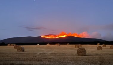 Tipperary fire crews preparing to ‘go back up and tackle’ blaze on Slievenamon – The Irish Times