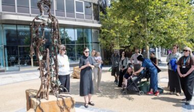 Maid Marian statue unveiled in Nottingham City Centre