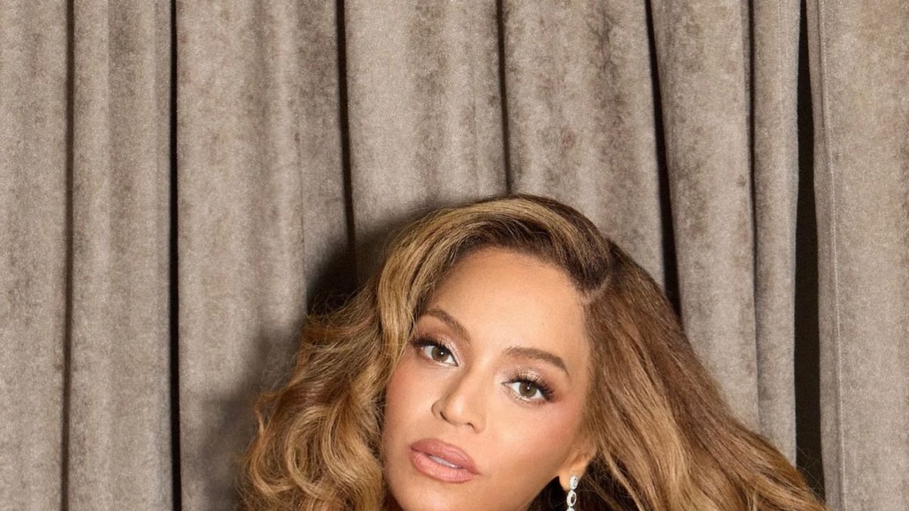 Beyoncé Brings the Business Capri Suit to the Stage With Jay-Z
