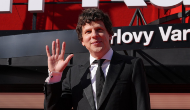 Jesse Eisenberg Doesn't 'Want to Be Associated' With Mark Zuckerberg