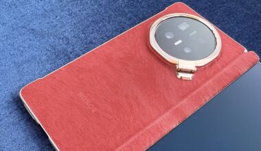 Various shots of the new foldable cameraphone Honor Magic V6.