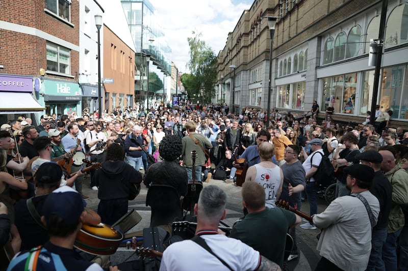Crowd pays tribute to Glen Hansard. Photograph: Enda O'Dowd