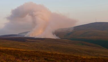 Firefighters battle large blazes in the Dublin and Wicklow mountains – The Irish Times