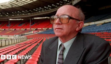 Headers caused Nobby Stiles' brain disease, coroner finds - BBC