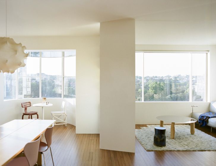 Prior to Billy Maynard Architects' intervention, the living area’s original four-square layout had been split into two linear rooms and a kitchen bench built into the bay window.