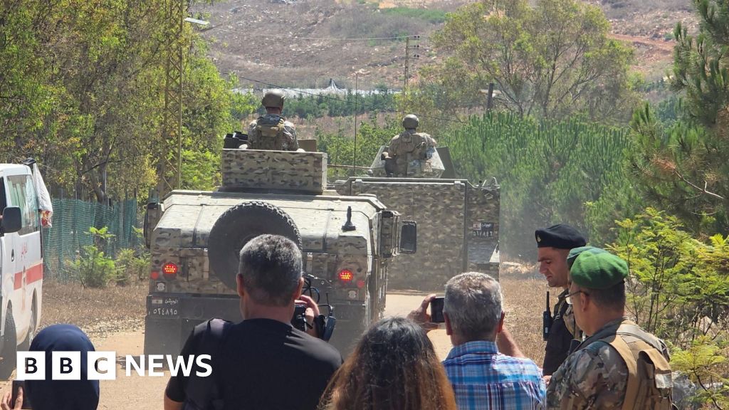 Lebanese army says troops deploying in 'pilot zone' after Israeli withdrawal - BBC
