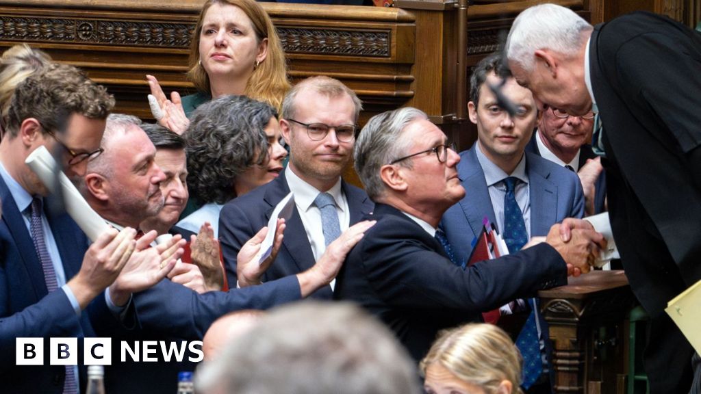 Starmer says it's the 'end of my political journey' at his final Prime Minister's Questions - BBC