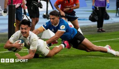 Marcus Smith scores a try for England against Argentina in the Nations Championship