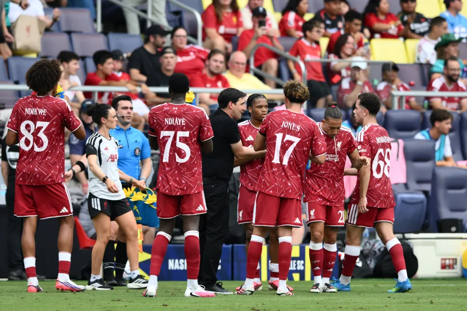 Andoni Iraola head coach of Liverpool speaks with his players during the first half of the pre-season friendly match between Liverpool FC and Sunderland AFC