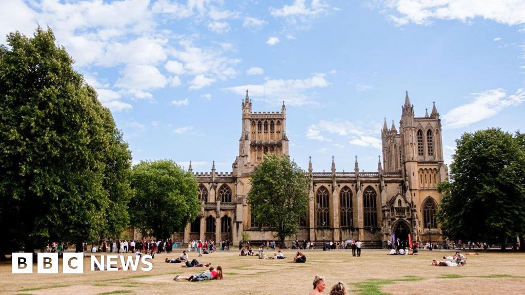 Expert warns of tropical nights amid amber West Country heat alert - BBC