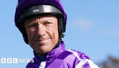 Frankie Dettori breaks ribs in car crash - BBC