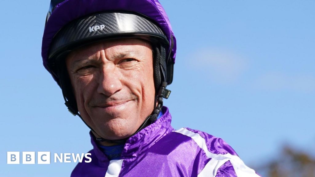 Frankie Dettori breaks ribs in car crash - BBC