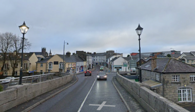 Bus driver abused on late-night Carrick bus and glass smashed - councillor