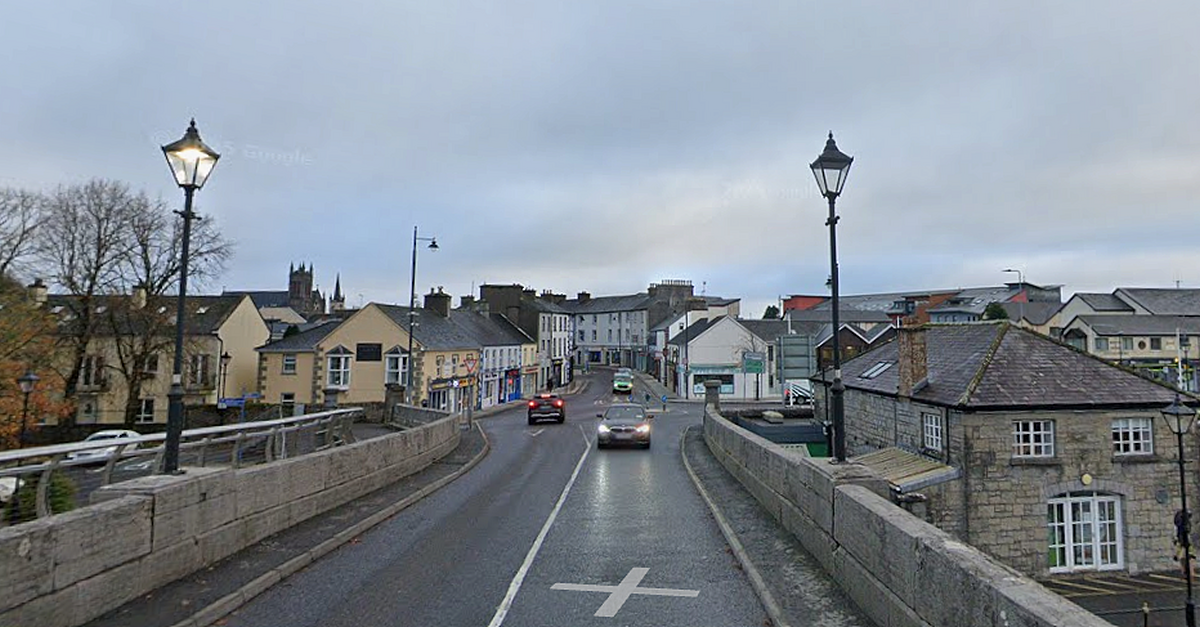 Bus driver abused on late-night Carrick bus and glass smashed - councillor