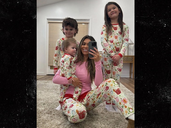 taylor frankie paul and 3 kids insta 1