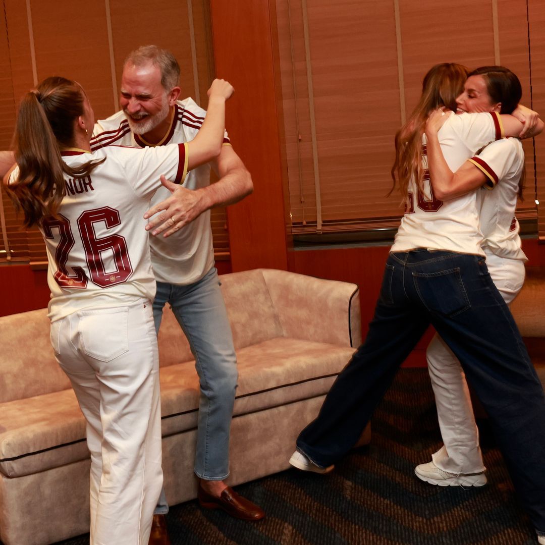 King Felipe VI, Queen Letizia, Princess Leonor and Infanta Sofía celebrate Spain’s victory over France, which secured the national team’s place in the 2026 World Cup Final.