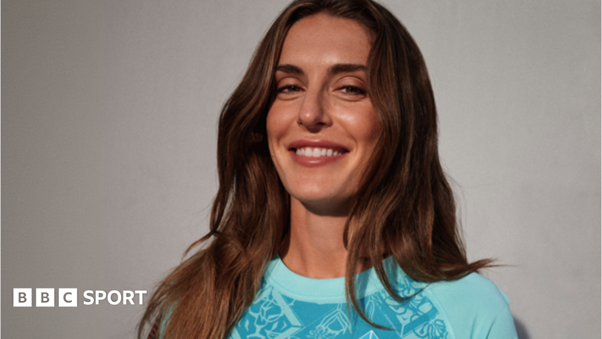 Alexia Putellas smiles