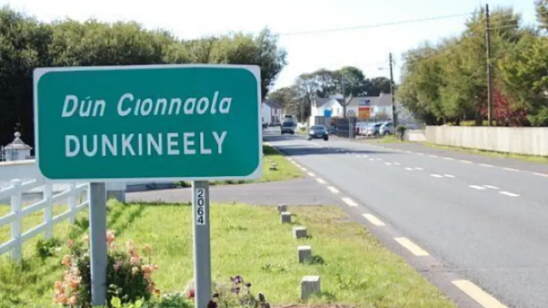 Car crashes in Dunkineely show village's need for car park - Cllr