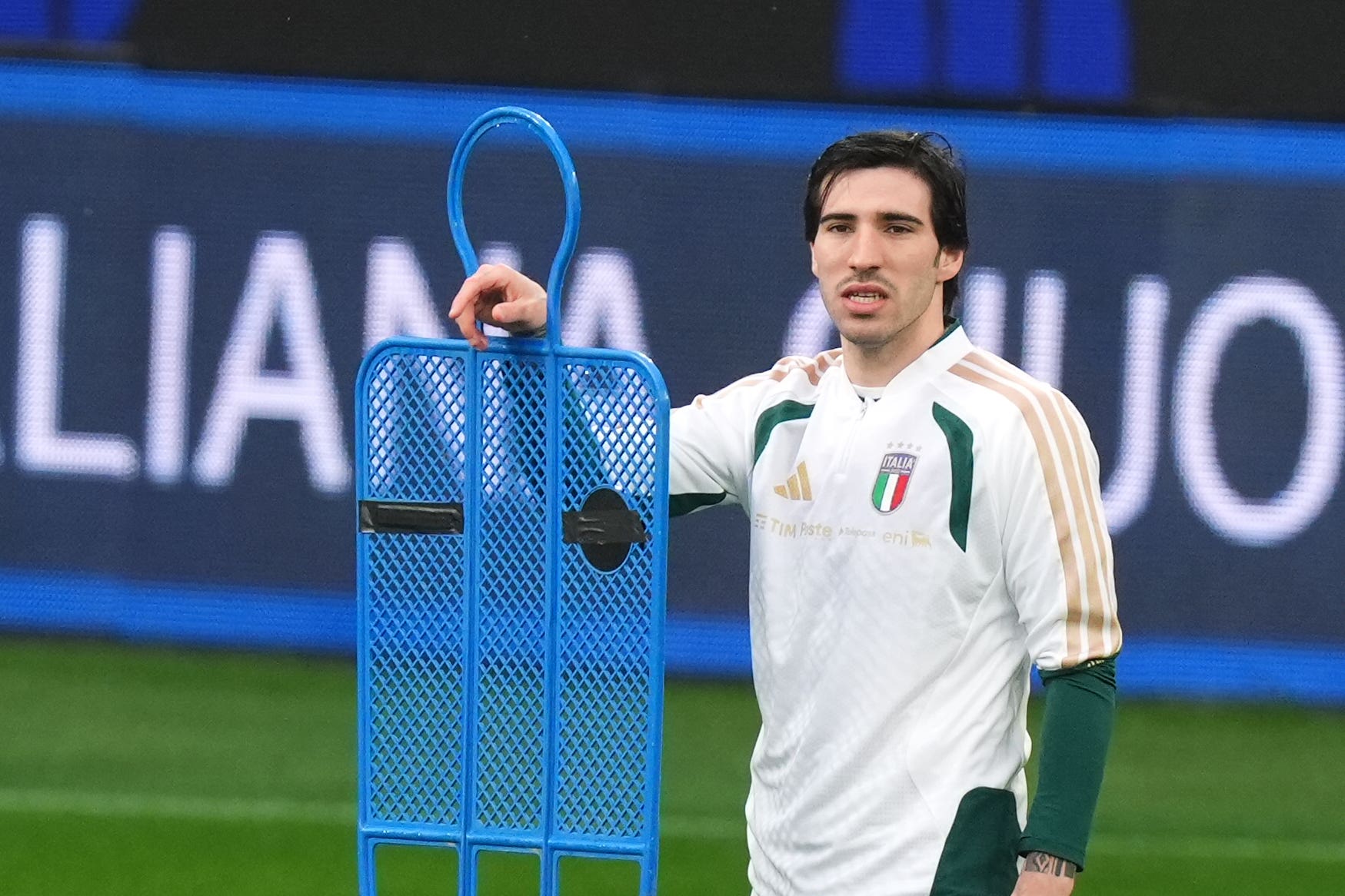 Spurs head coach Roberto De Zerbi made Italy international Tonali a crucial summer target