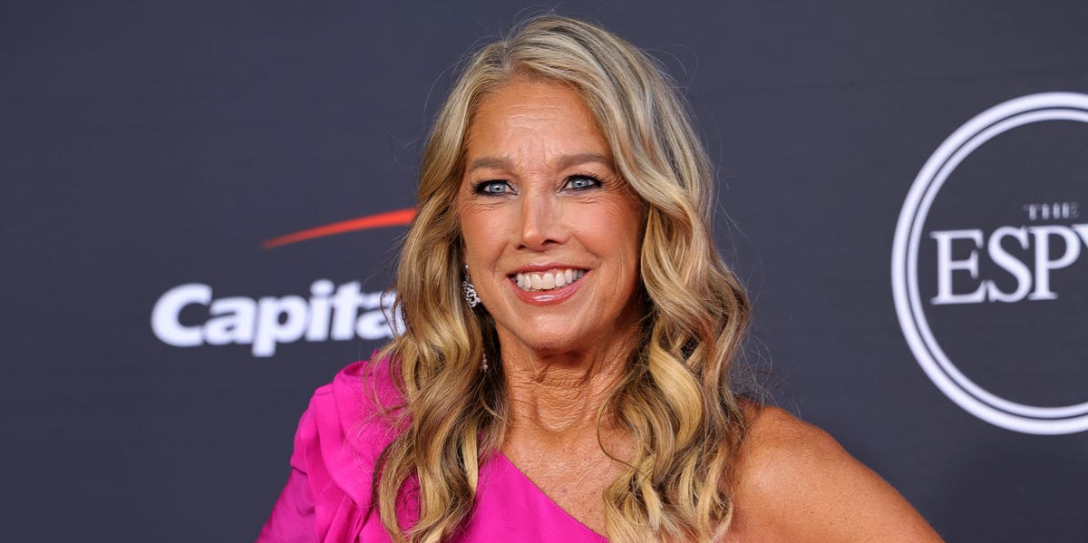 Denise Austin Demonstrates 1 Simple Workout for ‘Sculpted Arms’