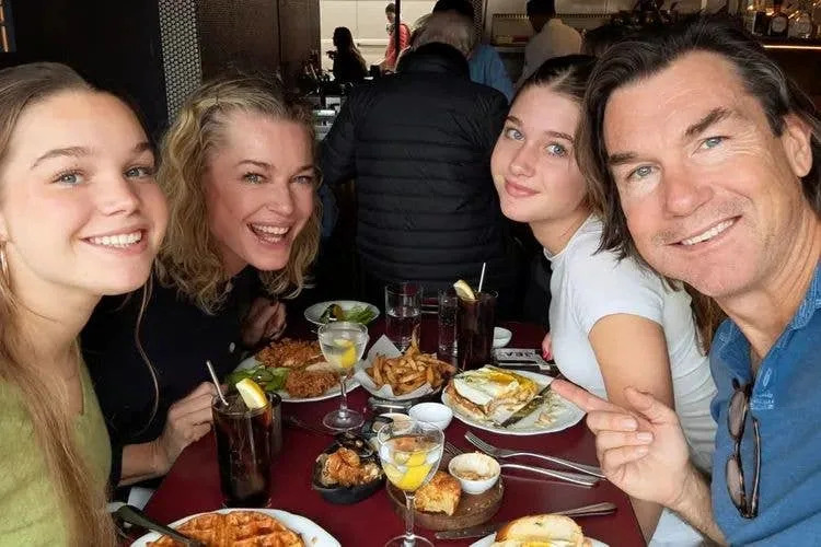 jerry o'connell rebecca romijn family eating