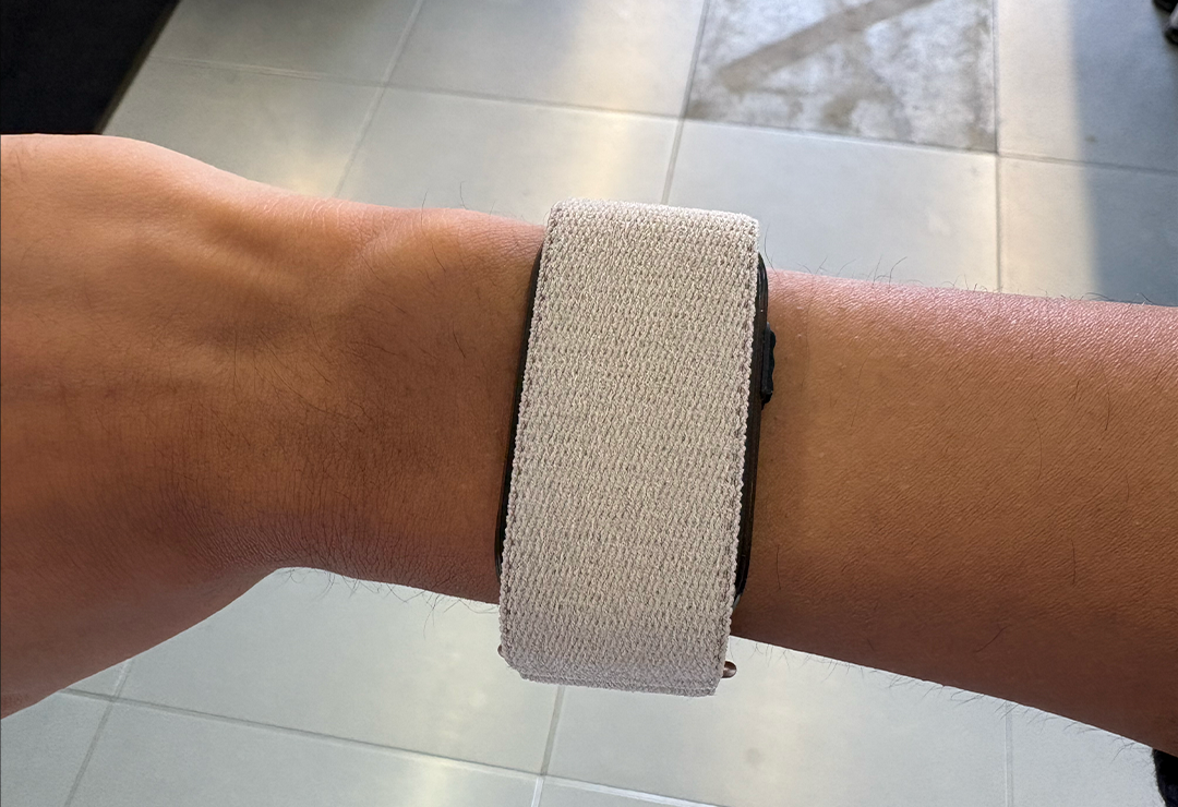 You can manually start a workout by pressing the on-device button