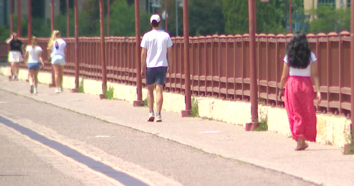 Mental health experts warn of extreme heat's impact on some medications