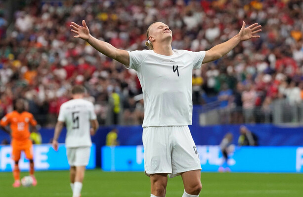 Erling Haaland's late winner fires Norway into World Cup round of 16
