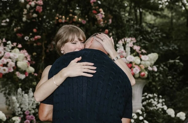 Baby, just say yes (to the dress): Irish designer created Taylor Swift's wedding look - The Journal