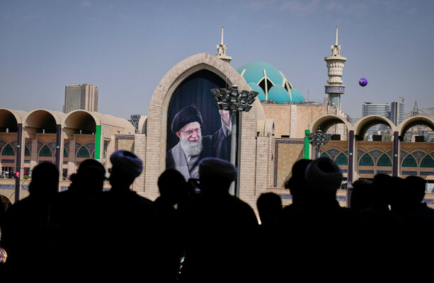 'We must avenge the blood of our leader': Crowds throng Tehran for Khamenei funeral ceremonies - The Journal