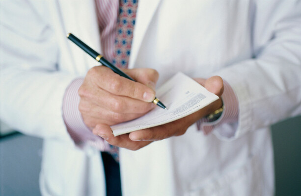 Do you think workers should need a doctor's note from the first day of sick leave?