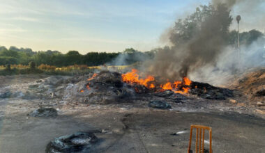 Loyalist bonfire set alight early as PSNI began operation to remove replica mosque - The Journal