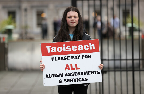 Teenage activist Cara Darmody begins third protest outside Dáil over special needs assessments