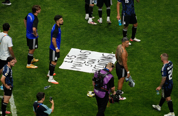 Argentina players celebrate with ‘Falklands are ours’ sign after putting England out of World Cup - The Journal