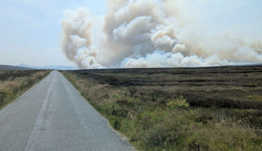 Public urged to remain vigilant as fire crews battle large fire in Dublin Mountains - The Journal